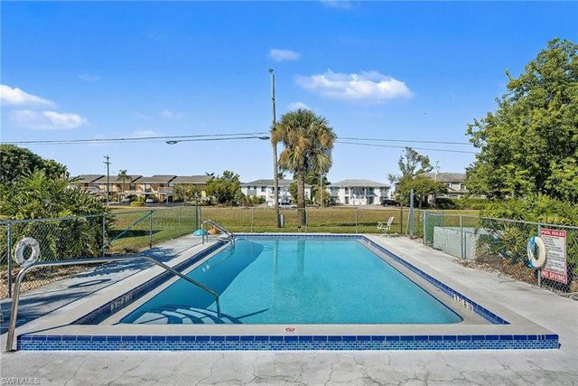 423 Cape Coral PKWY W 202, Cape Coral, FL 33914