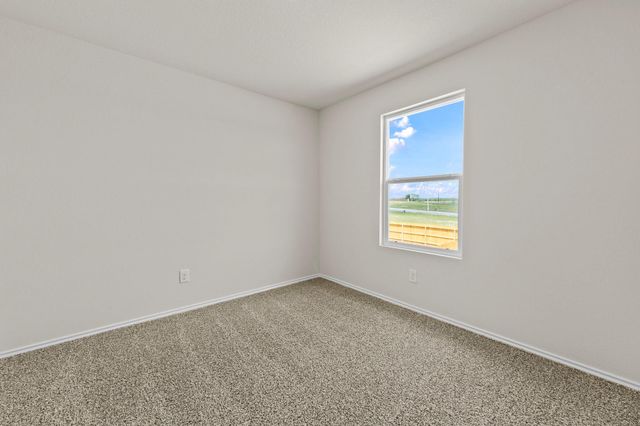 2121 Windflower LN, Luling, TX 78648