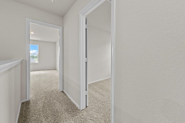 2121 Windflower LN, Luling, TX 78648