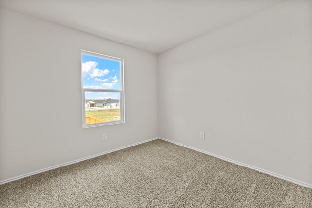 2121 Windflower LN, Luling, TX 78648
