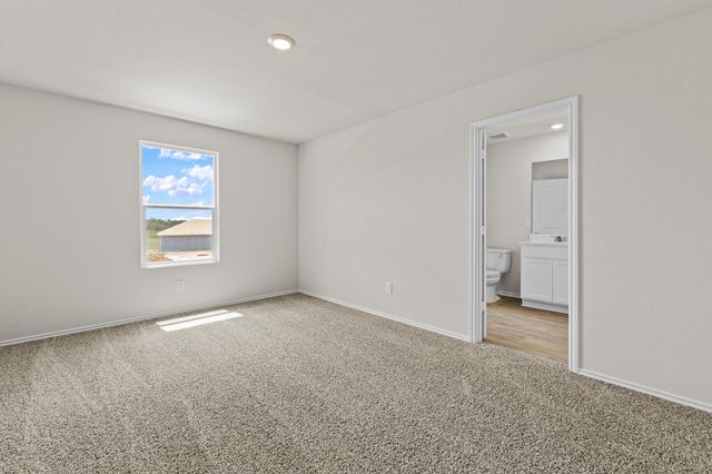 2121 Windflower LN, Luling, TX 78648