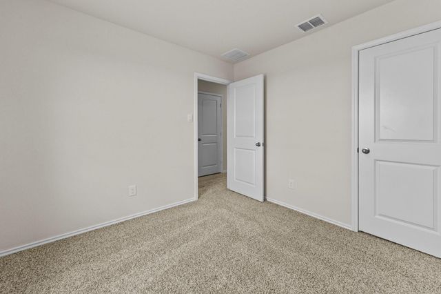 2121 Windflower LN, Luling, TX 78648