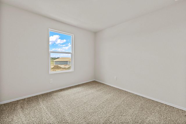 2121 Windflower LN, Luling, TX 78648