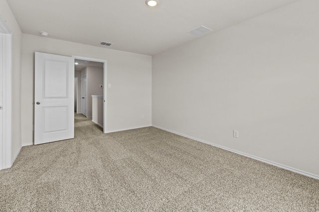 2121 Windflower LN, Luling, TX 78648
