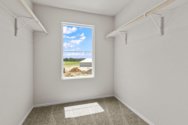 2121 Windflower LN, Luling, TX 78648