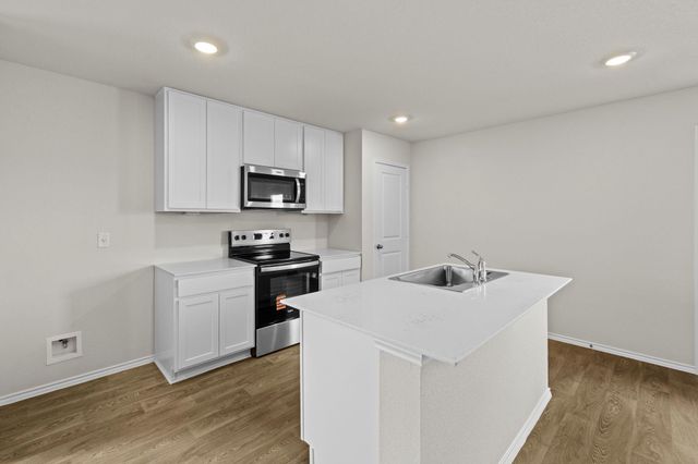 2121 Windflower LN, Luling, TX 78648
