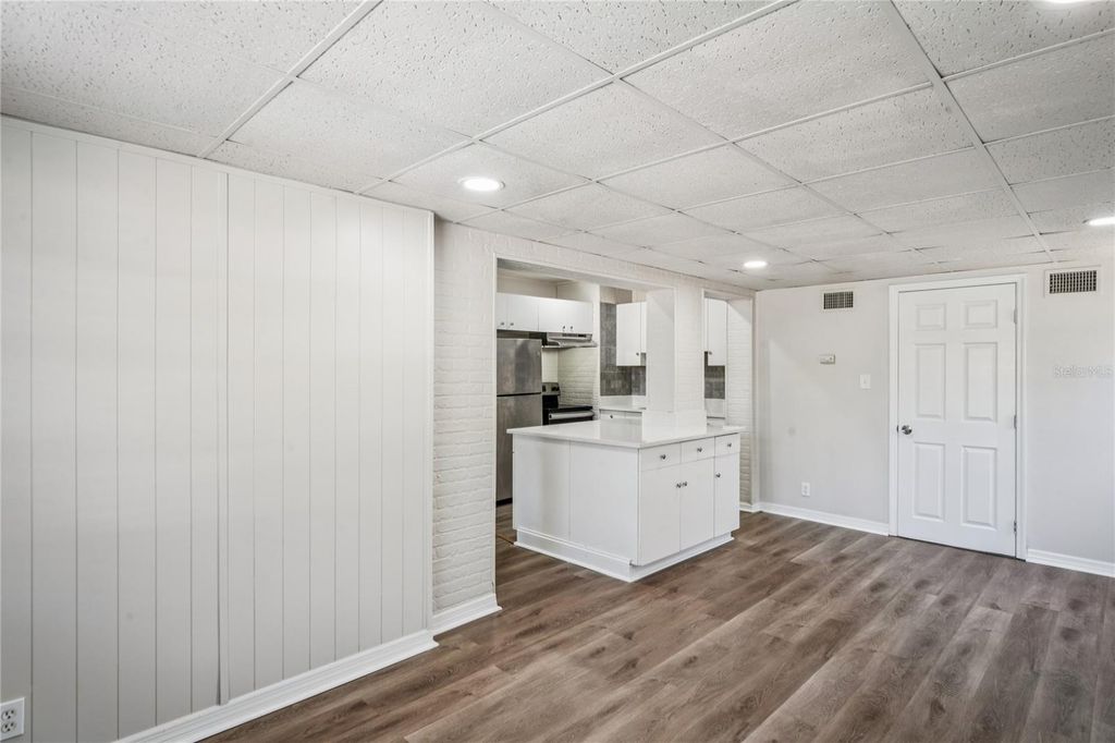 Image 11 of property listing at 7025 PONDEROSA DRIVE, Tampa, FL 33637