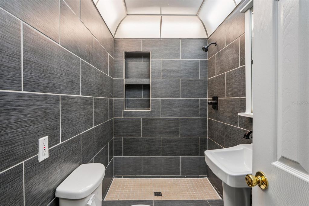 Image 17 of property listing at 7025 PONDEROSA DRIVE, Tampa, FL 33637