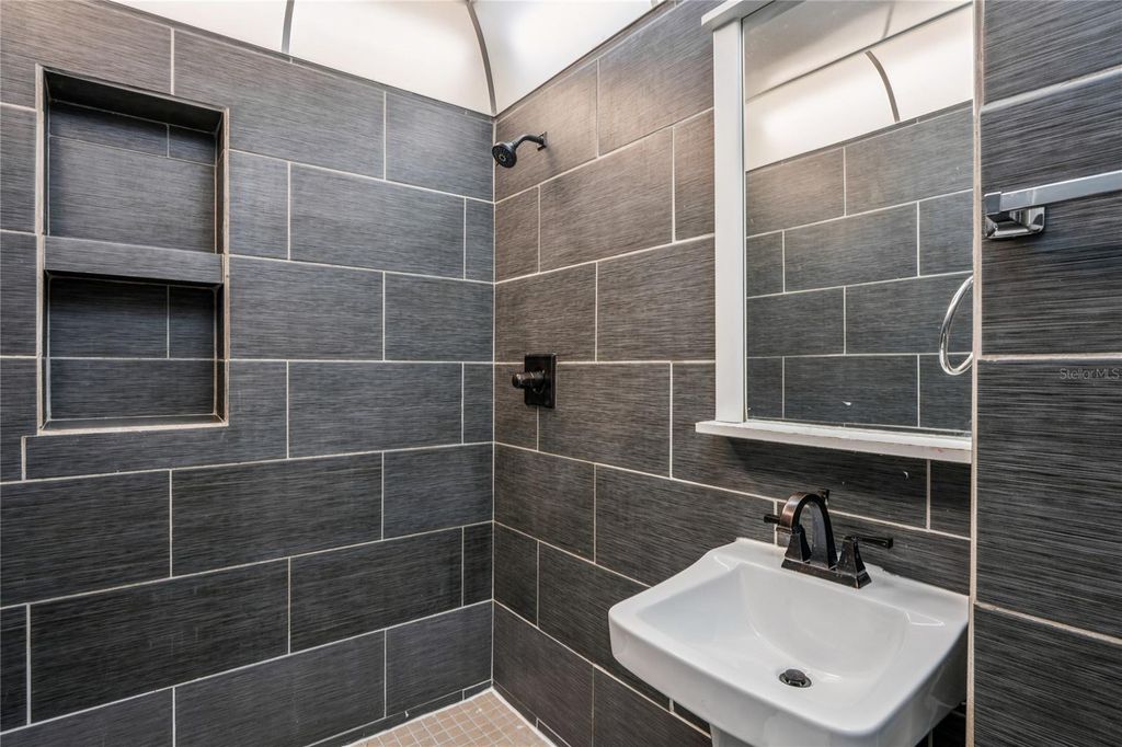 Image 18 of property listing at 7025 PONDEROSA DRIVE, Tampa, FL 33637