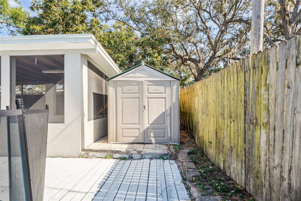 Image 24 of property listing at 7025 PONDEROSA DRIVE, Tampa, FL 33637