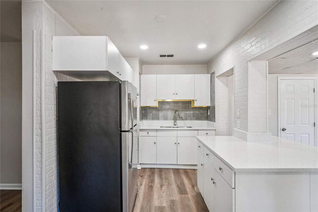 Image 7 of property listing at 7025 PONDEROSA DRIVE, Tampa, FL 33637