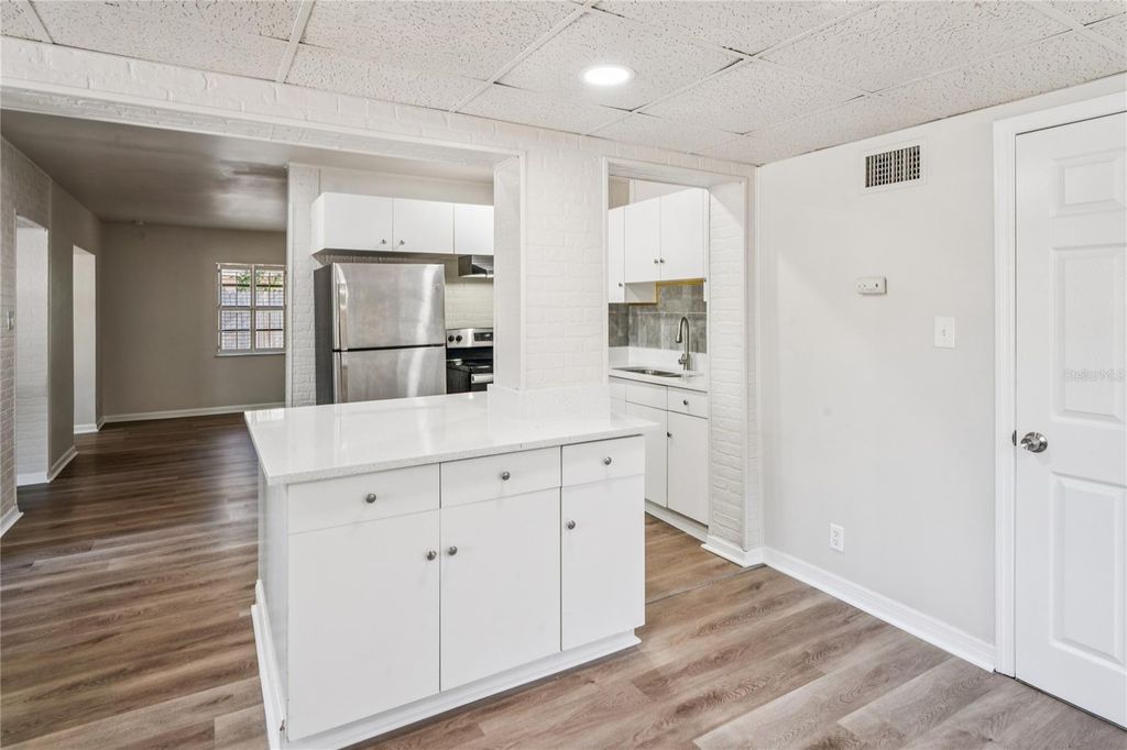 Image 8 of property listing at 7025 PONDEROSA DRIVE, Tampa, FL 33637