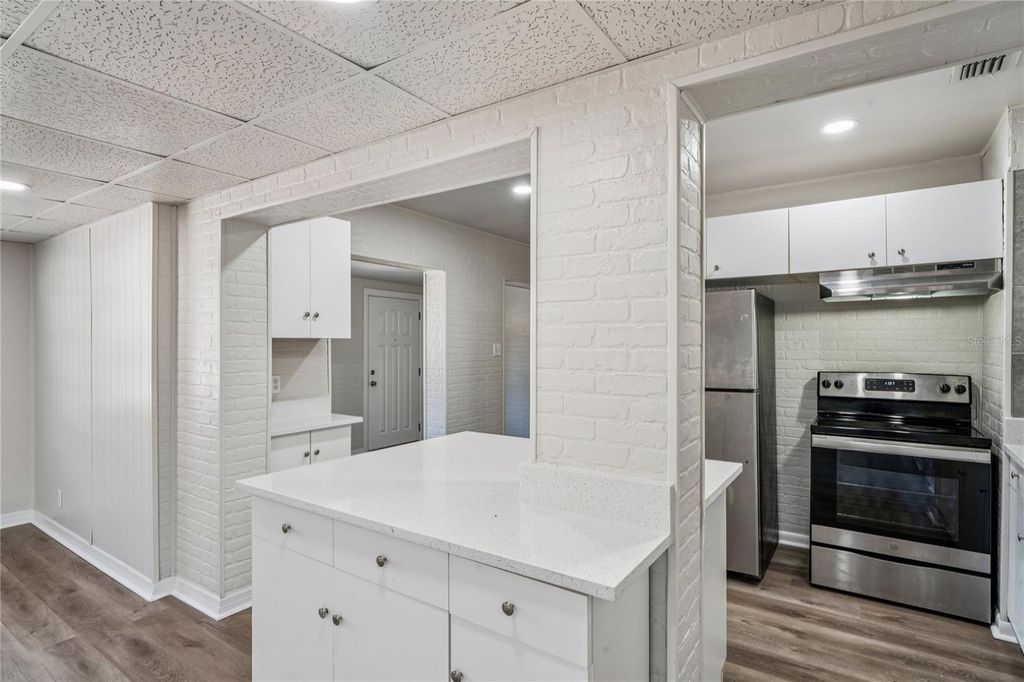 Image 9 of property listing at 7025 PONDEROSA DRIVE, Tampa, FL 33637