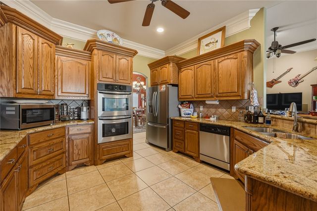 408 Pinehurst, Portland, TX 78374