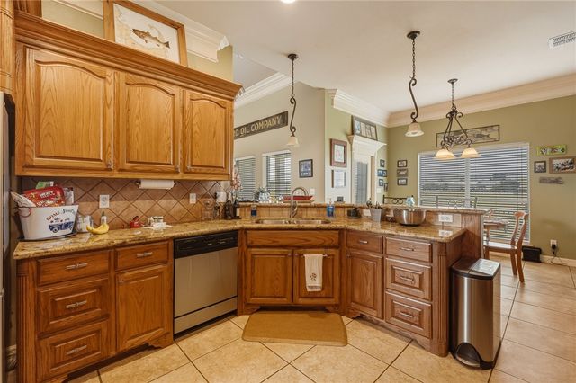 408 Pinehurst, Portland, TX 78374