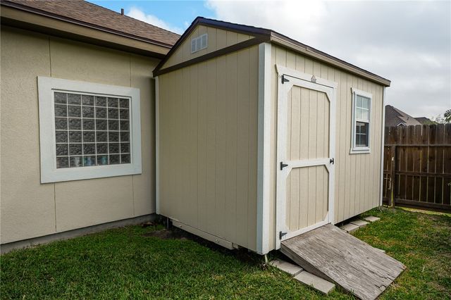 408 Pinehurst, Portland, TX 78374