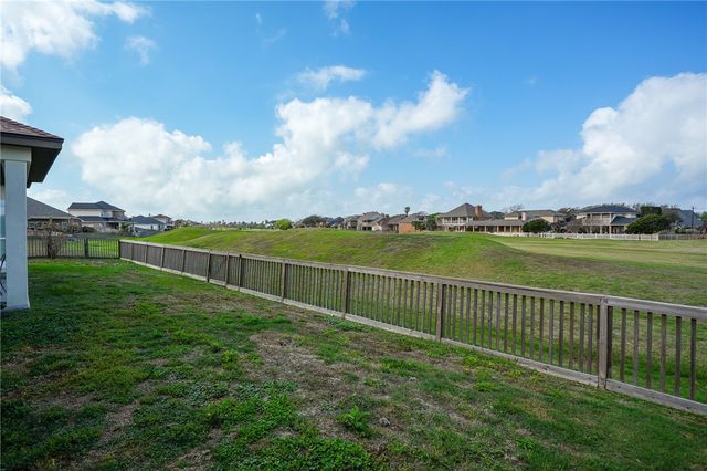 408 Pinehurst, Portland, TX 78374