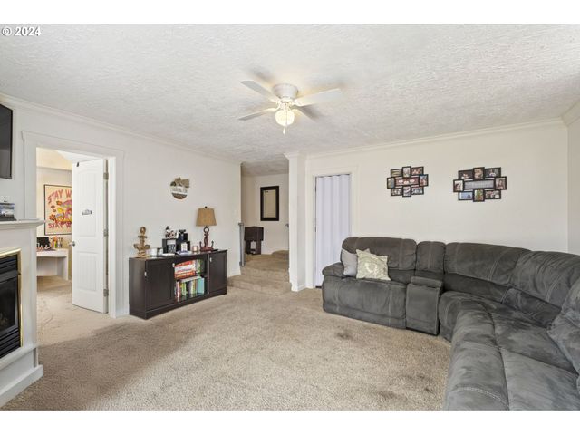 803 ELIZABETH St, Kelso, WA 98626