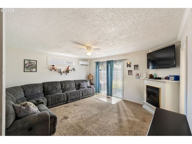 803 ELIZABETH St, Kelso, WA 98626