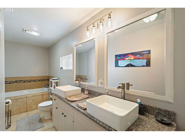 803 ELIZABETH St, Kelso, WA 98626