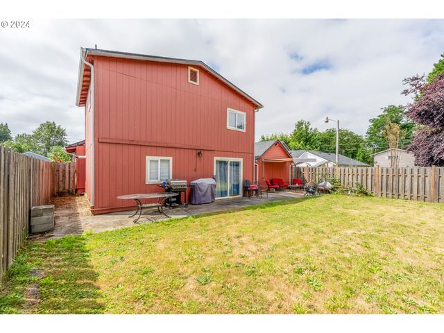 803 ELIZABETH St, Kelso, WA 98626