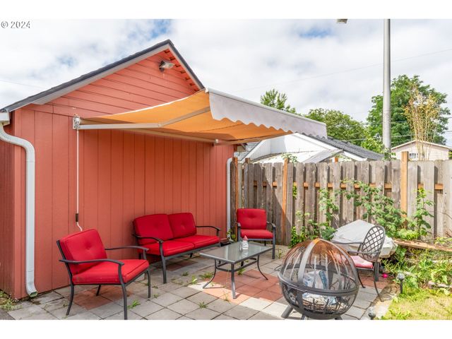 803 ELIZABETH St, Kelso, WA 98626