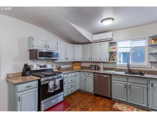 803 ELIZABETH St, Kelso, WA 98626