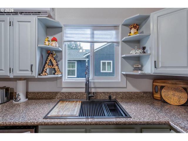 803 ELIZABETH St, Kelso, WA 98626