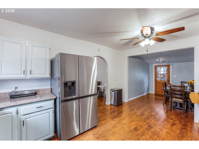 803 ELIZABETH St, Kelso, WA 98626