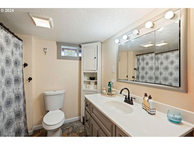 803 ELIZABETH St, Kelso, WA 98626