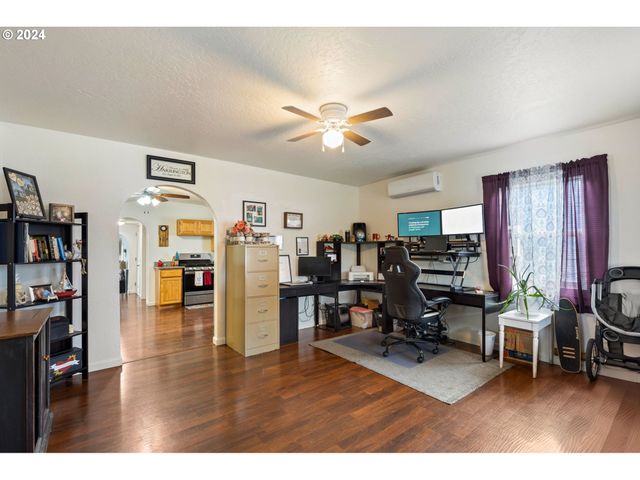 803 ELIZABETH St, Kelso, WA 98626