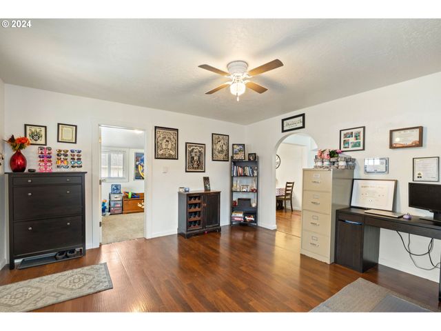 803 ELIZABETH St, Kelso, WA 98626