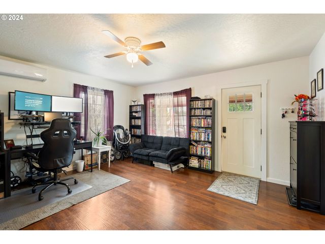 803 ELIZABETH St, Kelso, WA 98626