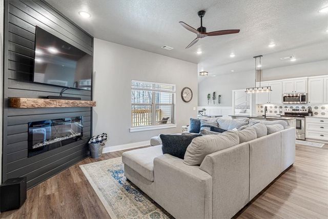 8 Leyland Drive, Bella Vista, AR 72714