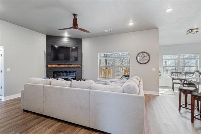 8 Leyland Drive, Bella Vista, AR 72714