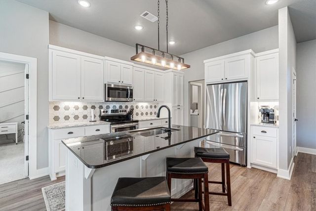 8 Leyland Drive, Bella Vista, AR 72714