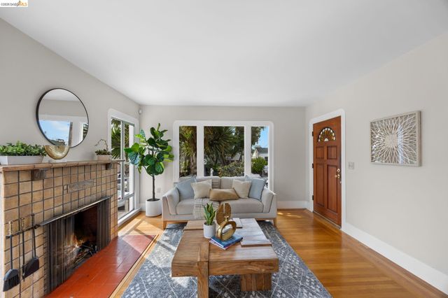 6100 Majestic Ave, Oakland, CA 94605