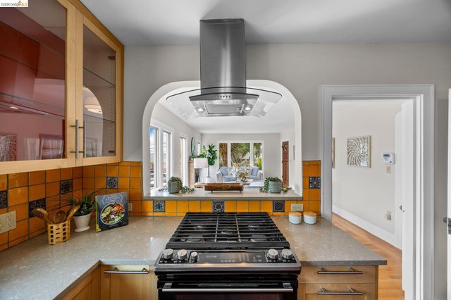 6100 Majestic Ave, Oakland, CA 94605