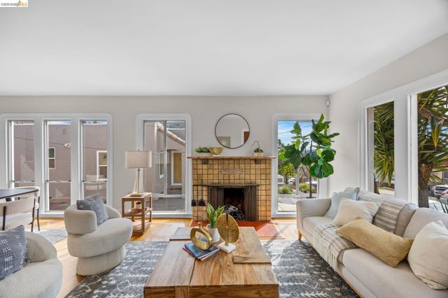 6100 Majestic Ave, Oakland, CA 94605