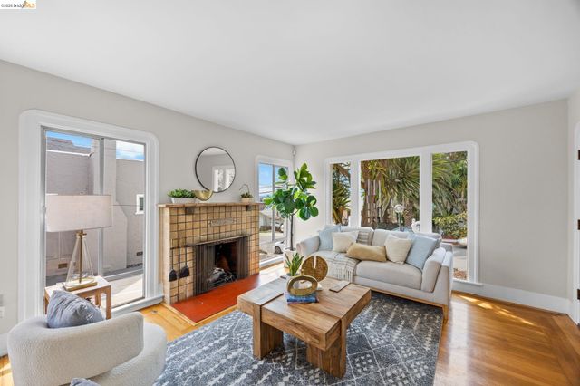 6100 Majestic Ave, Oakland, CA 94605