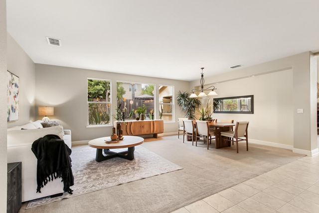 1513 Diamond Woods Cir, Roseville, CA 95747