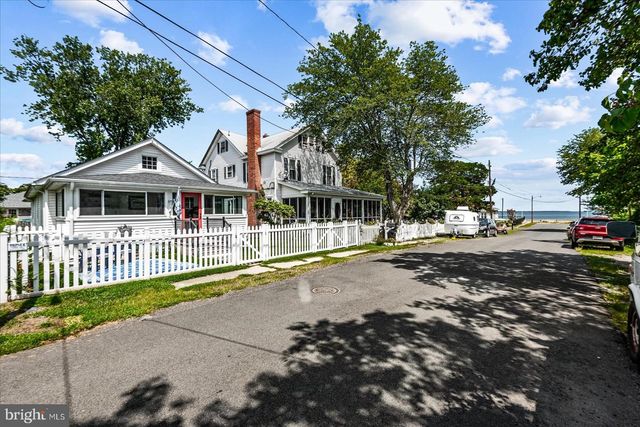 31 VIRGINIA AVE, Colonial Beach, VA 22443
