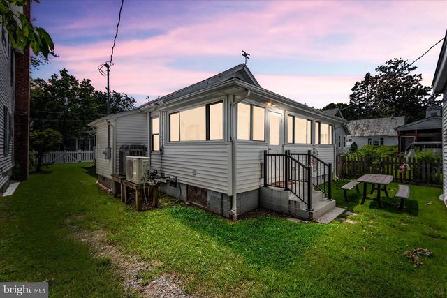 31 VIRGINIA AVE, Colonial Beach, VA 22443