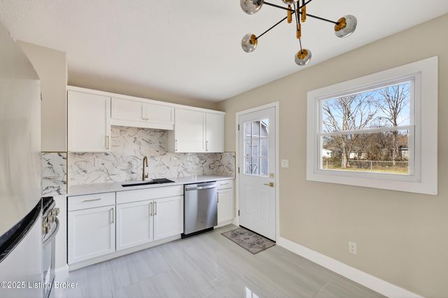 1217 Afterglow Ct, Louisville, KY 40214