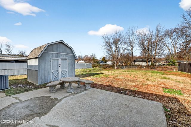 1217 Afterglow Ct, Louisville, KY 40214