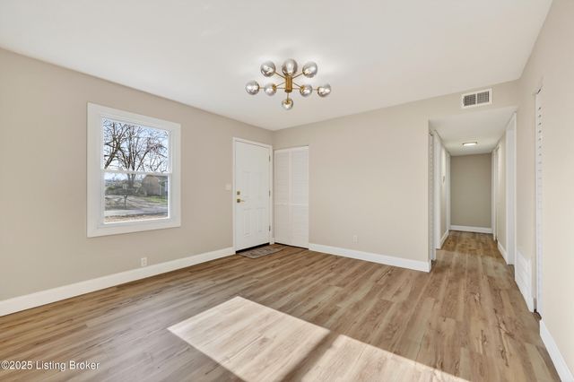 1217 Afterglow Ct, Louisville, KY 40214