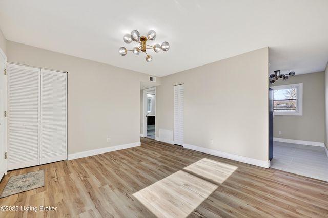 1217 Afterglow Ct, Louisville, KY 40214