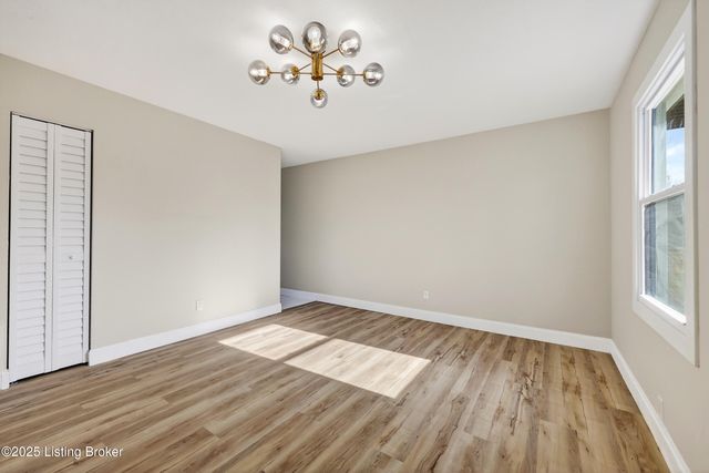 1217 Afterglow Ct, Louisville, KY 40214