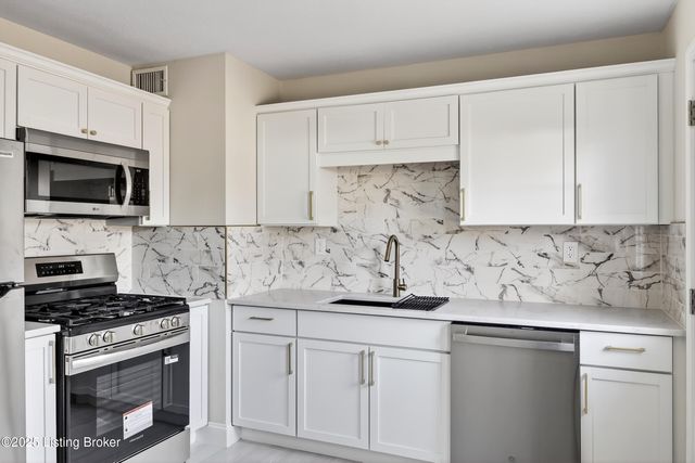 1217 Afterglow Ct, Louisville, KY 40214