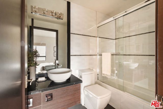 812 N Croft Avenue 301, West Hollywood, CA 90069